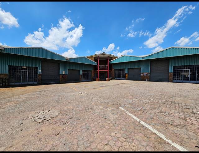 1,100M² WAREHOUSE TO LET IN APEX